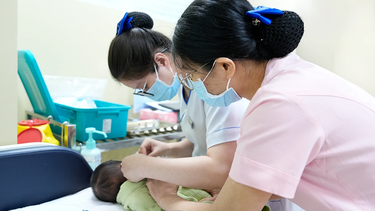 Trẻ nổi hạch sau tiêm ngừa lao có nguy hiểm?