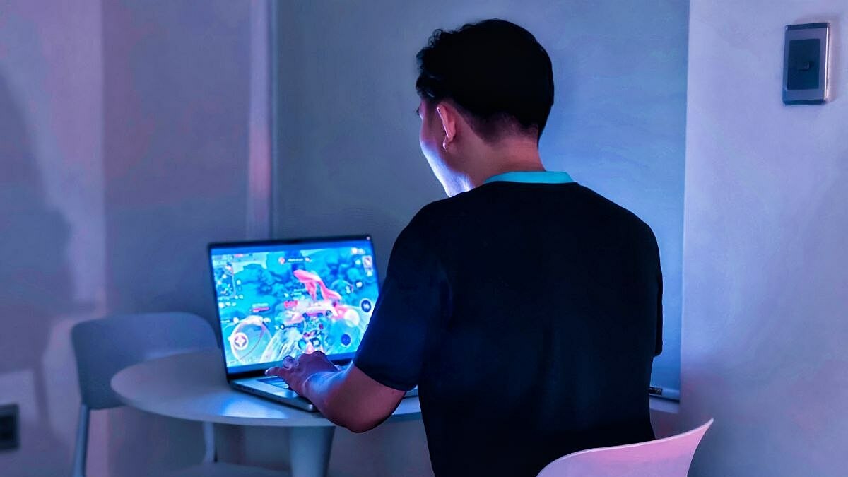 Sống 'cú đêm', thức dậy như người hết pin