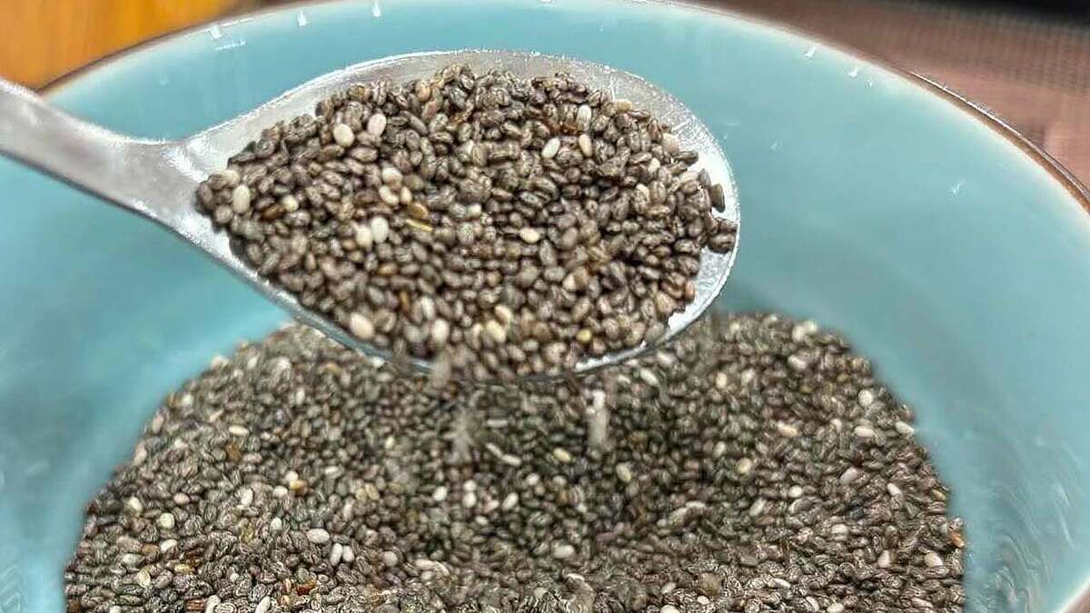Vì sao người giảm cân nên ăn hạt chia?