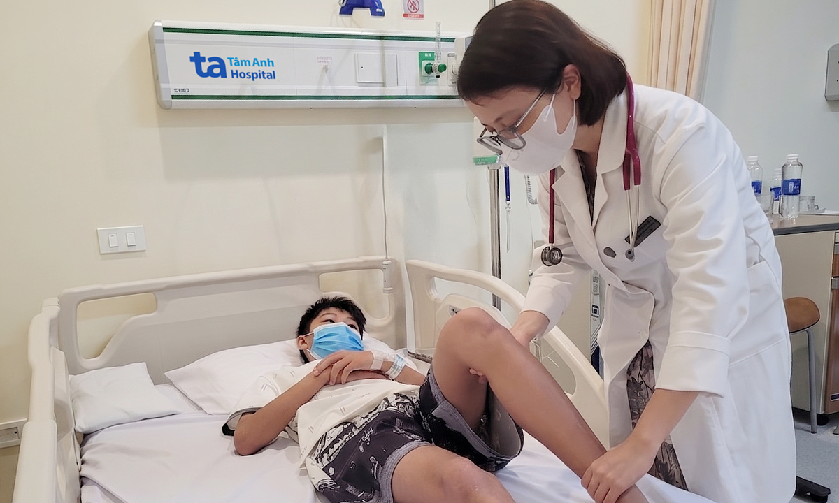 Bé trai viêm cơ cấp sau nhiễm cúm B