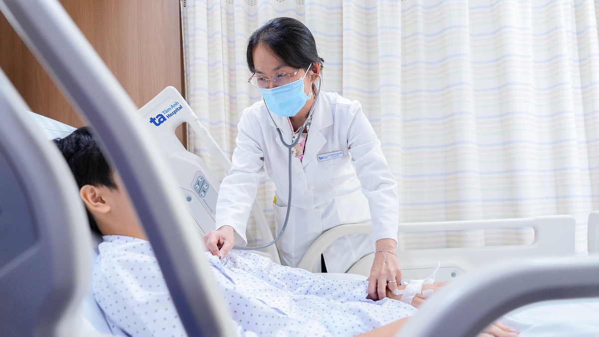 Thiếu niên 15 tuổi thiếu máu do viêm dạ dày mạn tính