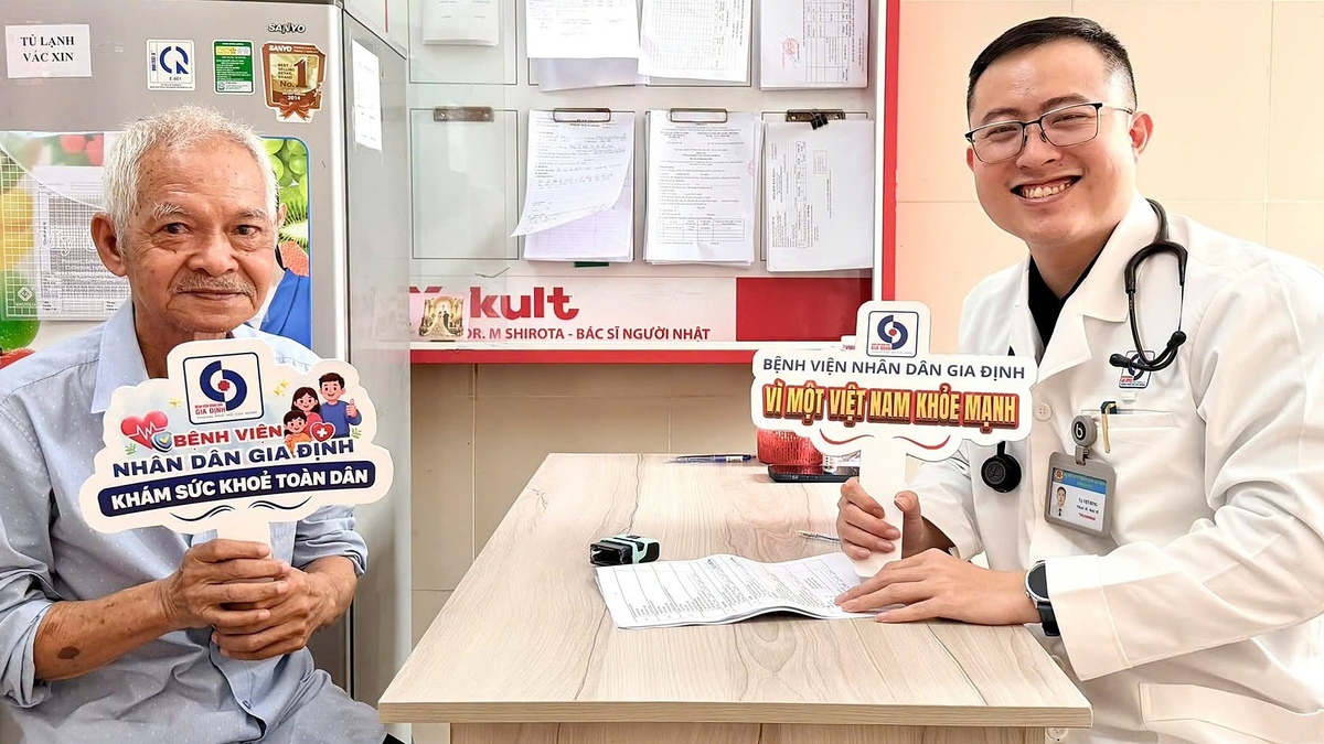 Bác sĩ bệnh viện lớn TP HCM về tận phường khám miễn phí cho dân