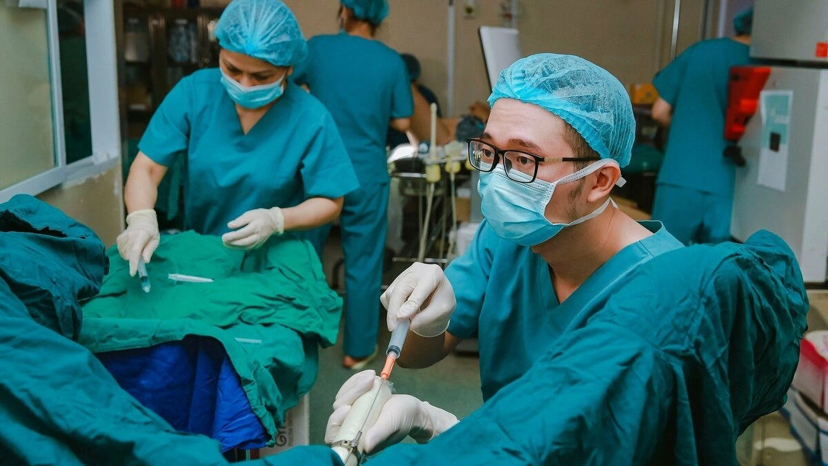 Cược mạng sống ở tuổi xế chiều để tìm lại tiếng cười trẻ thơ