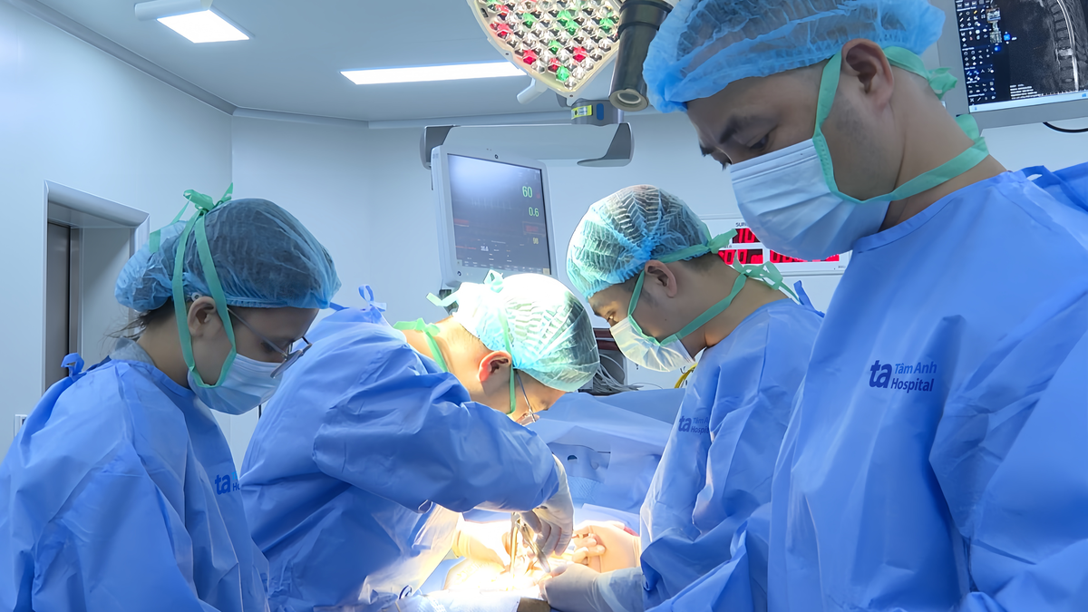 U phổi phá hủy đốt sống ngực