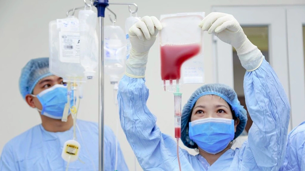 Ghép tế bào gốc kéo dài thời gian sống cho người bệnh ung thư máu