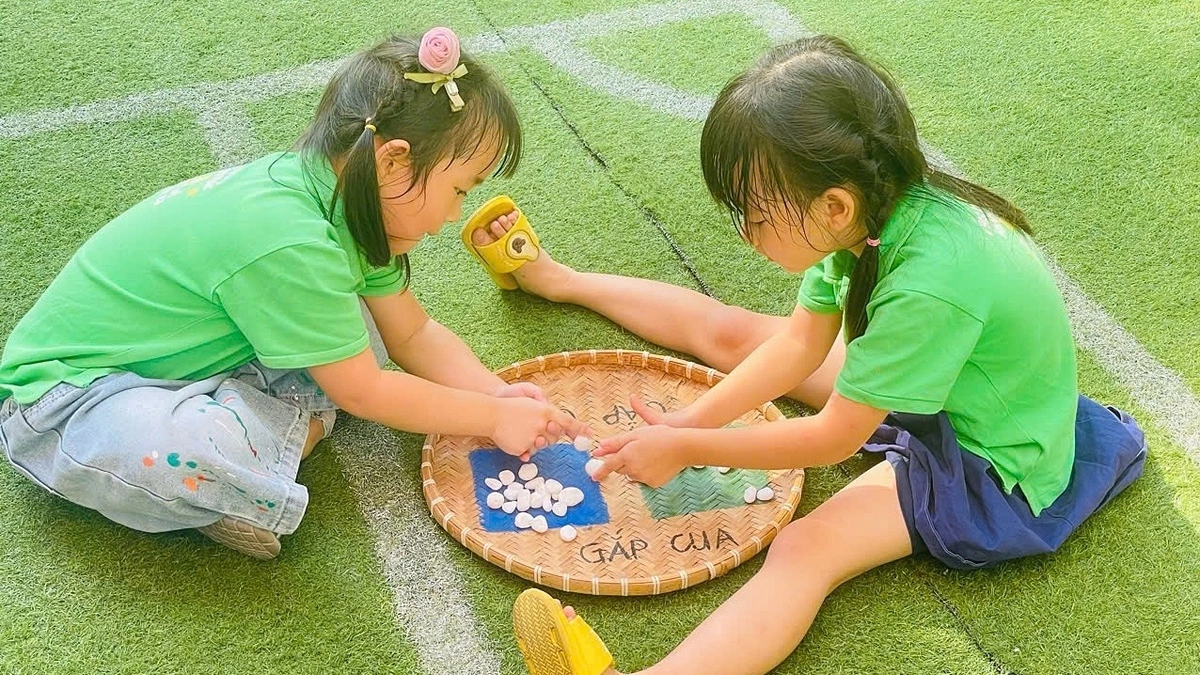 Cha mẹ quát mắng dễ khiến trẻ mất lợi thế trong thời AI