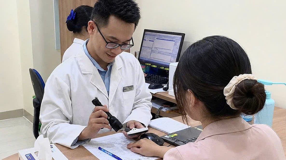 Viêm da tiếp xúc có tự khỏi không?