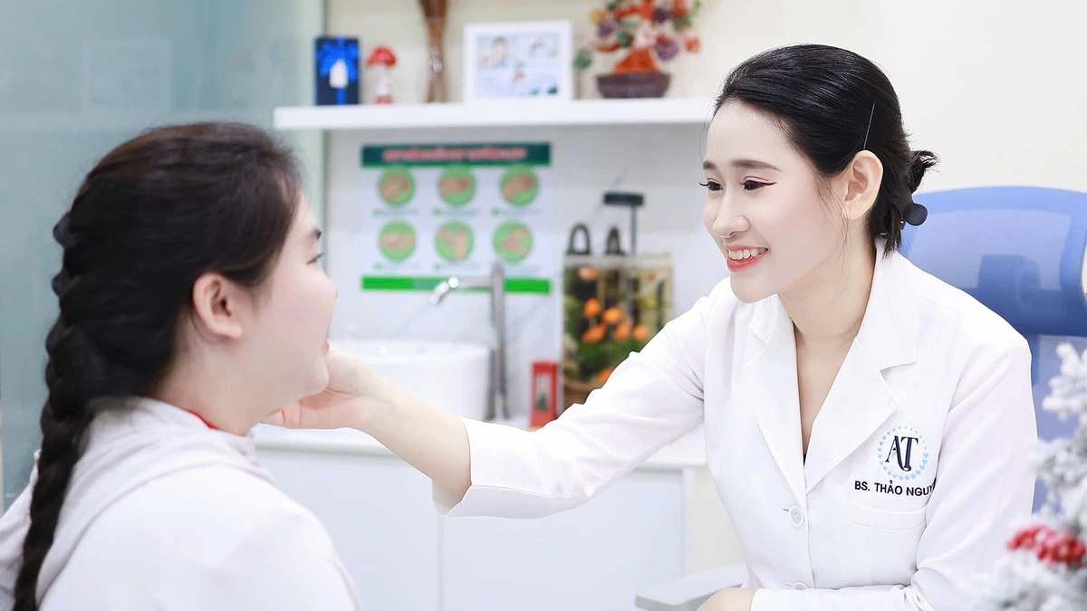 Mụn trứng cá mãi không khỏi có thể cảnh báo buồng trứng đa nang