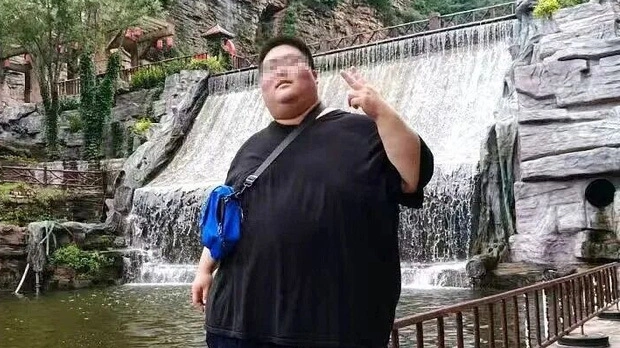 Ám ảnh của chàng trai 250 kg phải ngủ ngồi, đi không lọt cửa