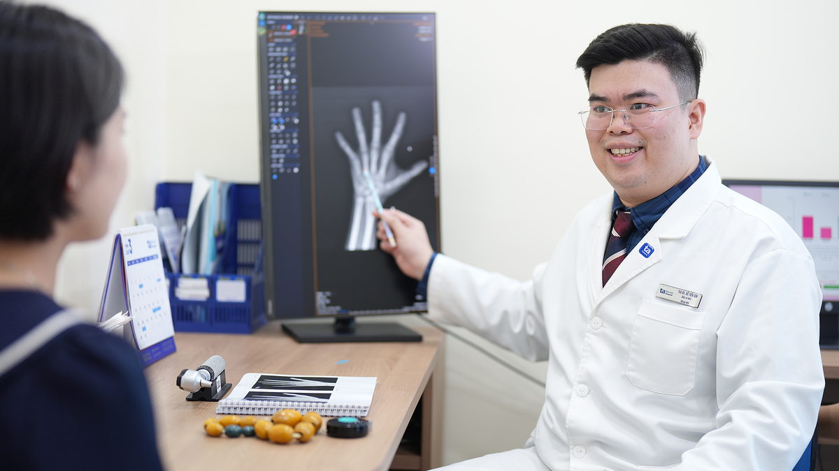 Vì sao dậy thì sớm ảnh hưởng chiều cao của trẻ?