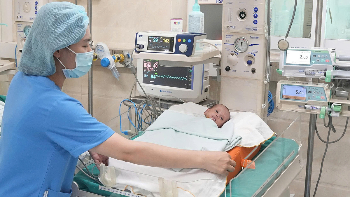 20 ngày cứu sống bé sinh non mang trái tim đa dị tật