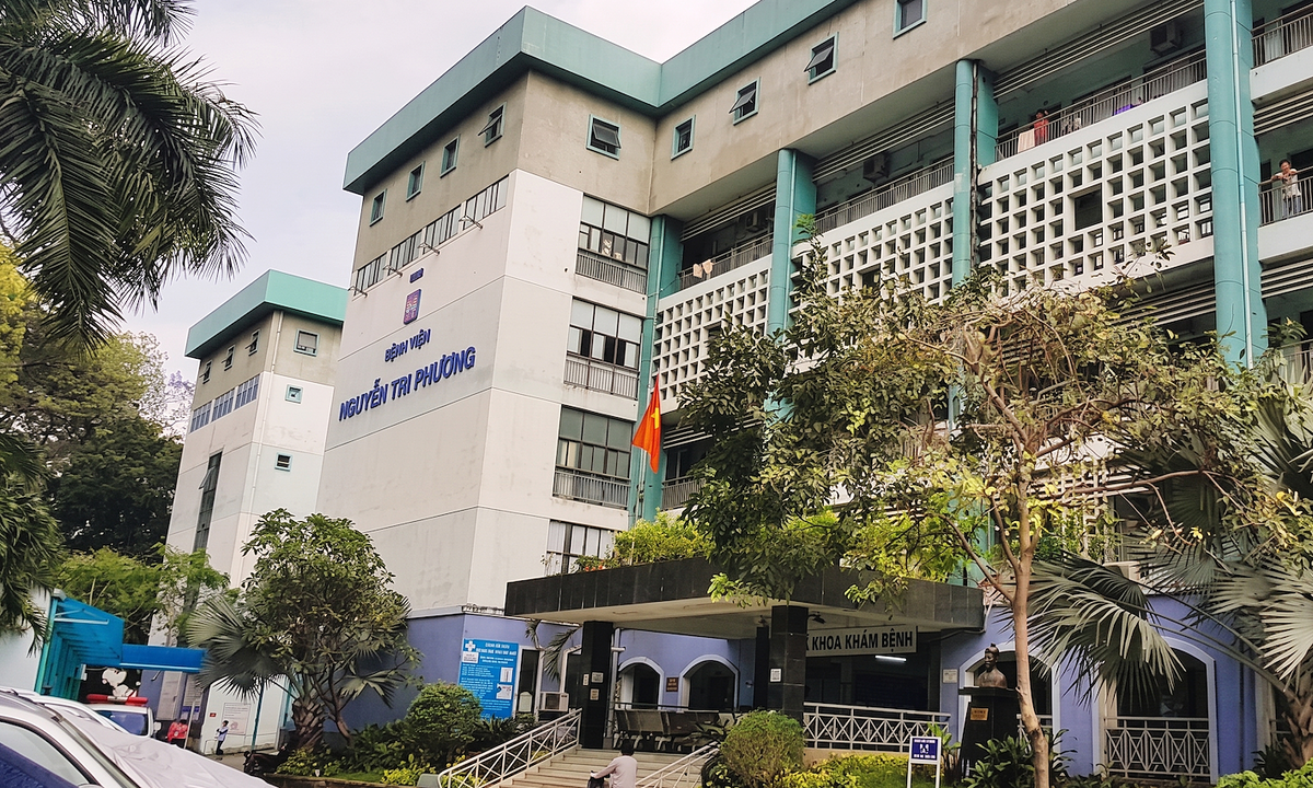 Bệnh viện ngưng làm việc với bảo vệ bị phản ánh 'lớn tiếng, nhận tiền giữ xe'