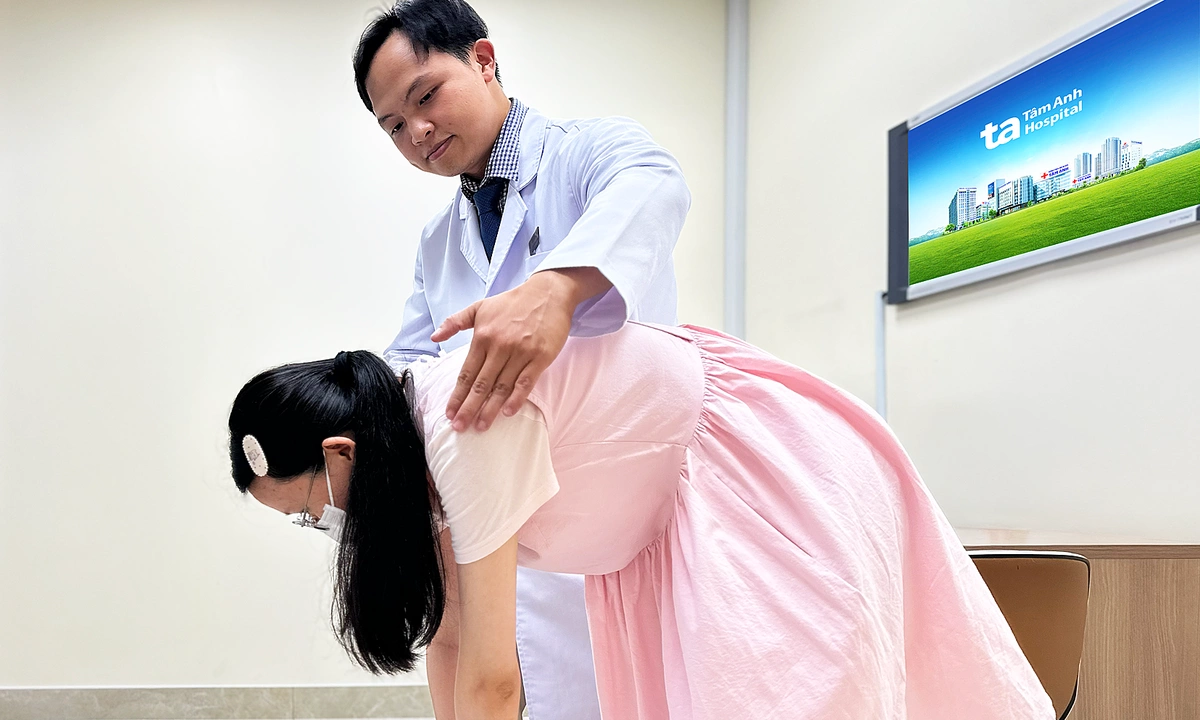 Bơi lội có giúp giảm vẹo cột sống?