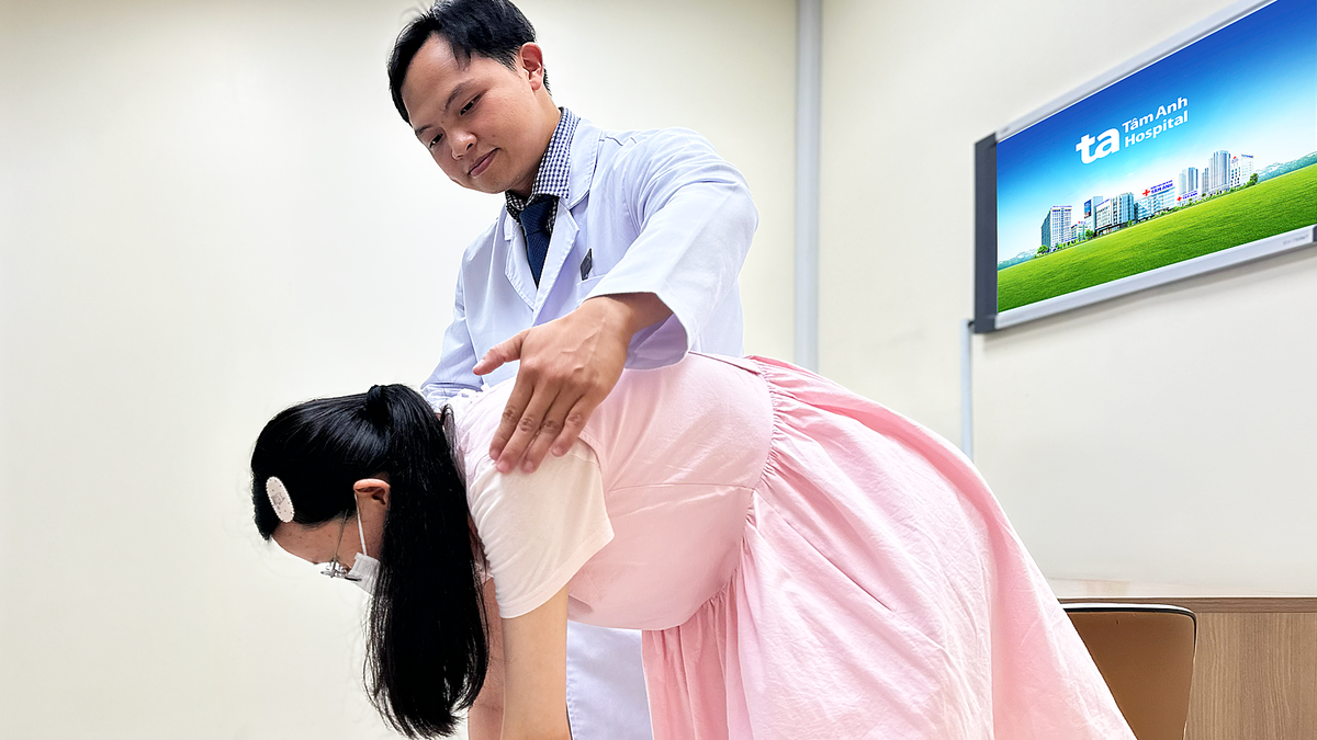Bơi lội có giúp giảm vẹo cột sống?