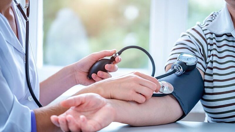 Bác sĩ Anh chỉ ra 5 thói quen âm thầm tàn phá trái tim