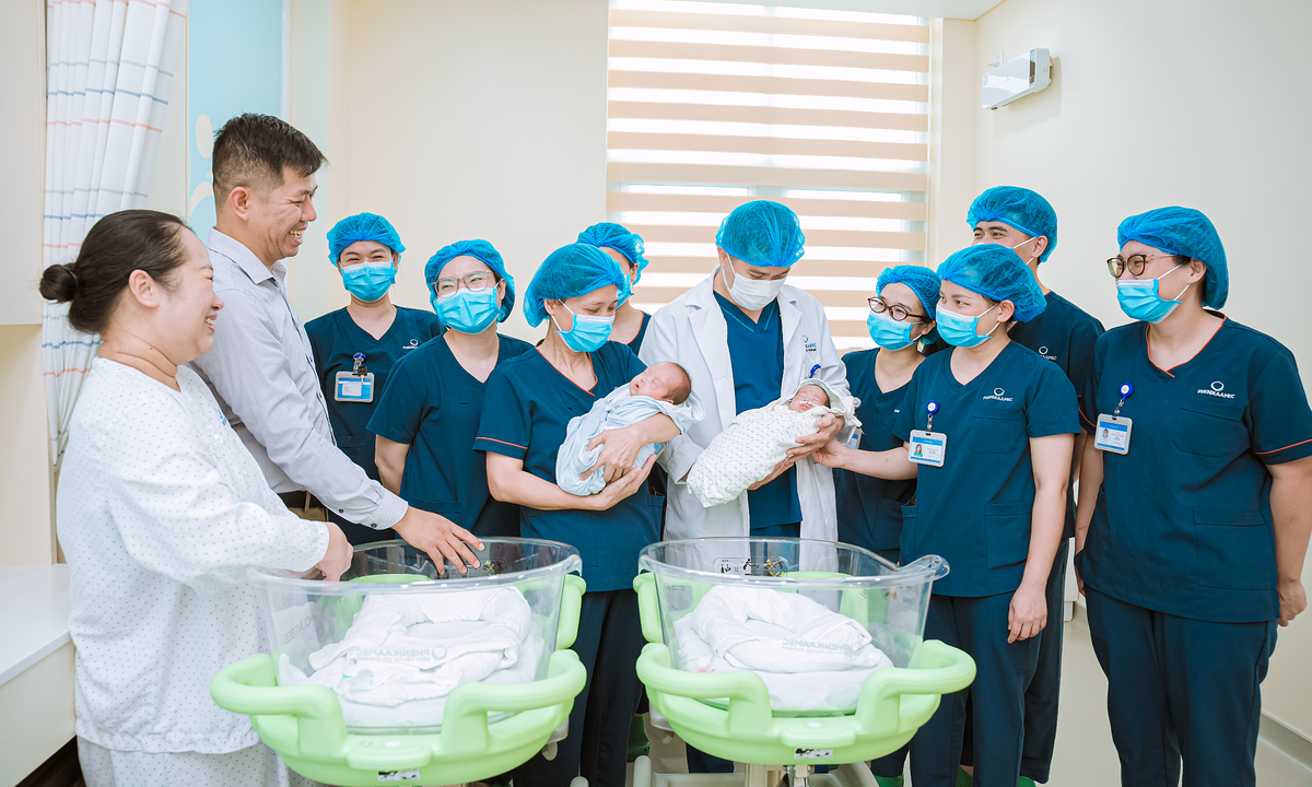 Cặp sinh non 27 tuần khỏe mạnh nhờ hệ thống hồi sức tại PhenikaaMec