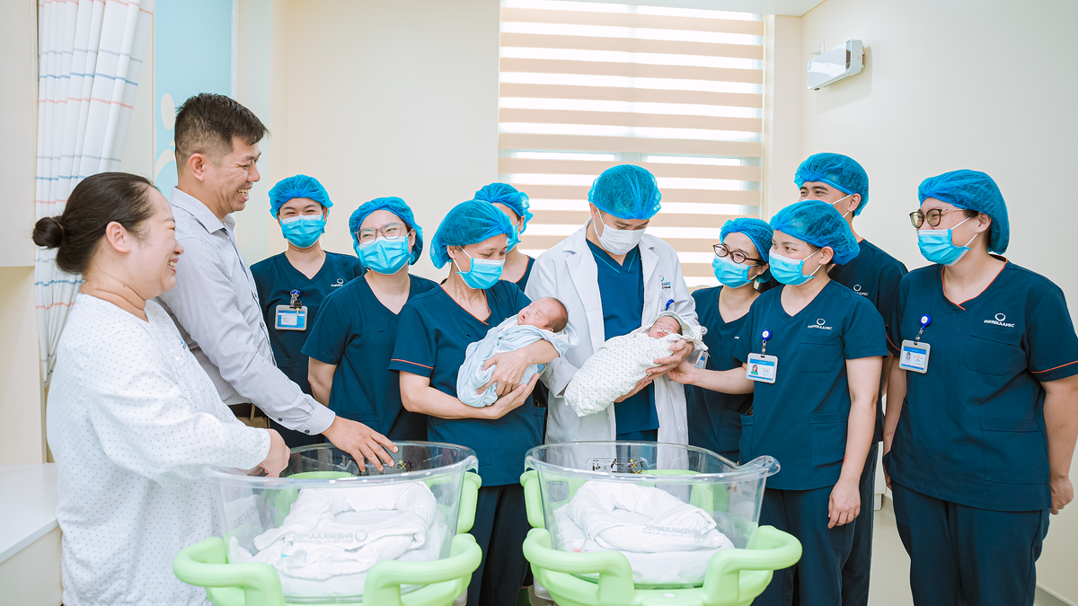 Cặp sinh non 27 tuần khỏe mạnh nhờ hệ thống hồi sức tại PhenikaaMec