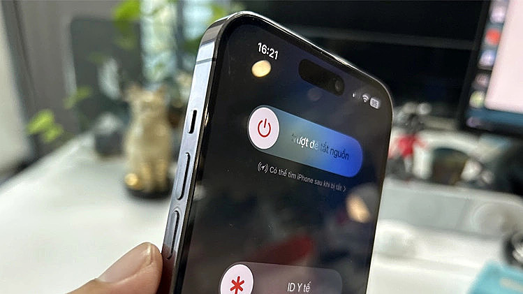 Áp lực 'sếp nhắn là phải trả lời'