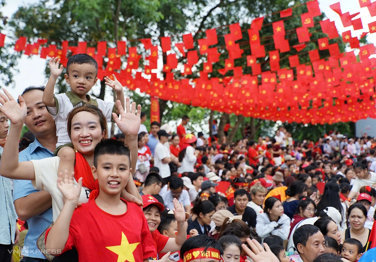 Đề xuất biểu dương vợ chồng sinh đủ hai con ở 10 tỉnh thành có mức sinh thấp