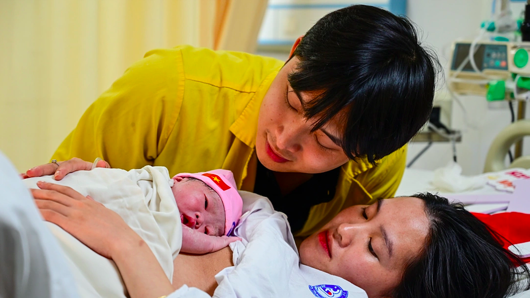 Nửa thế kỷ từ 'sinh đẻ có kế hoạch' đến vợ chồng được quyền tự quyết số con
