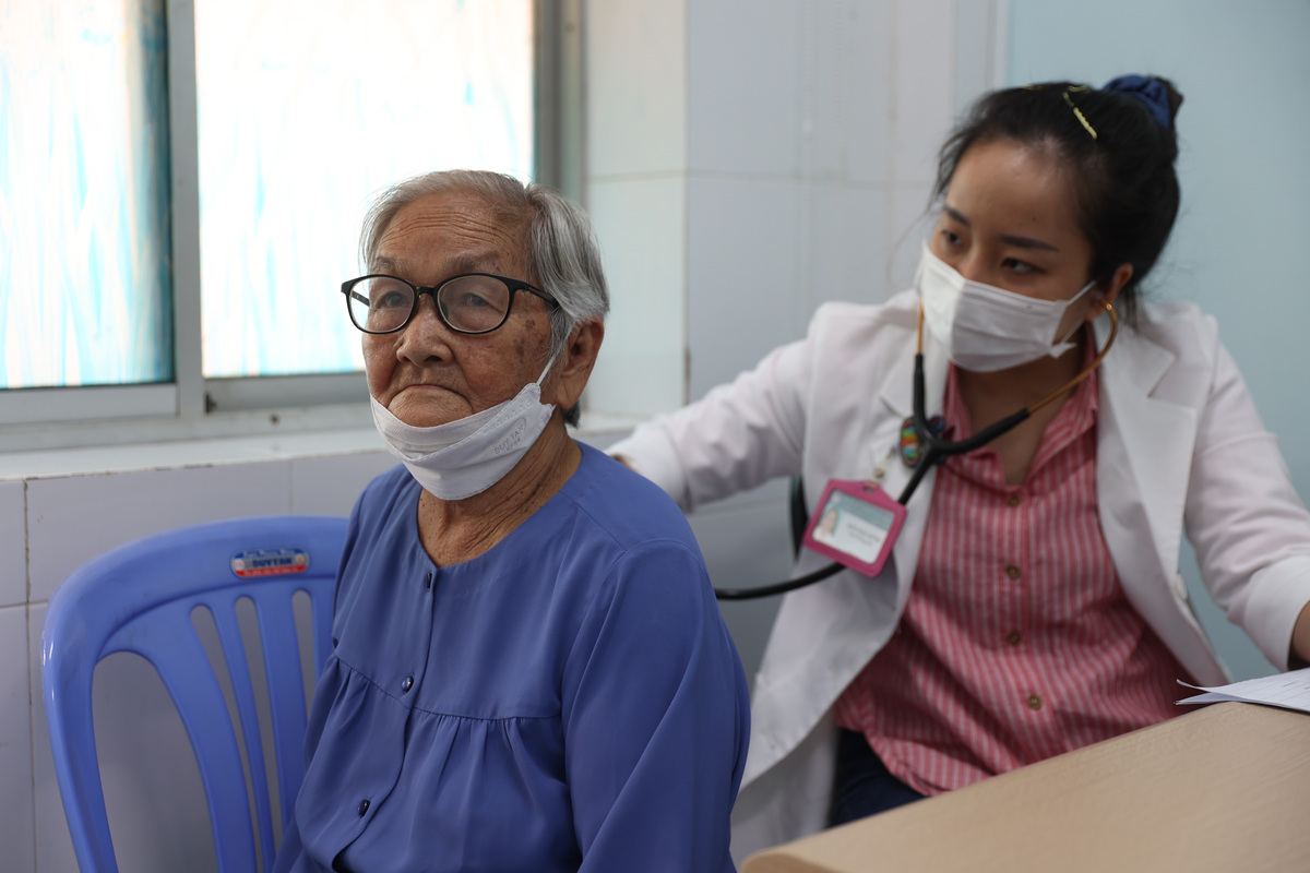 Đề xuất BHYT chi trả khám bệnh tại nhà cho 7 nhóm người