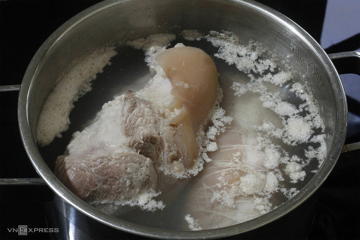 Chuyên gia chỉ cách nhận biết thịt lợn nhiễm bệnh
