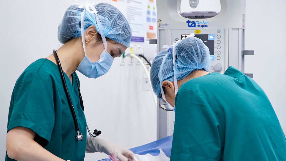 Sinh con khỏe mạnh sau tiền sử thai đột biến gene