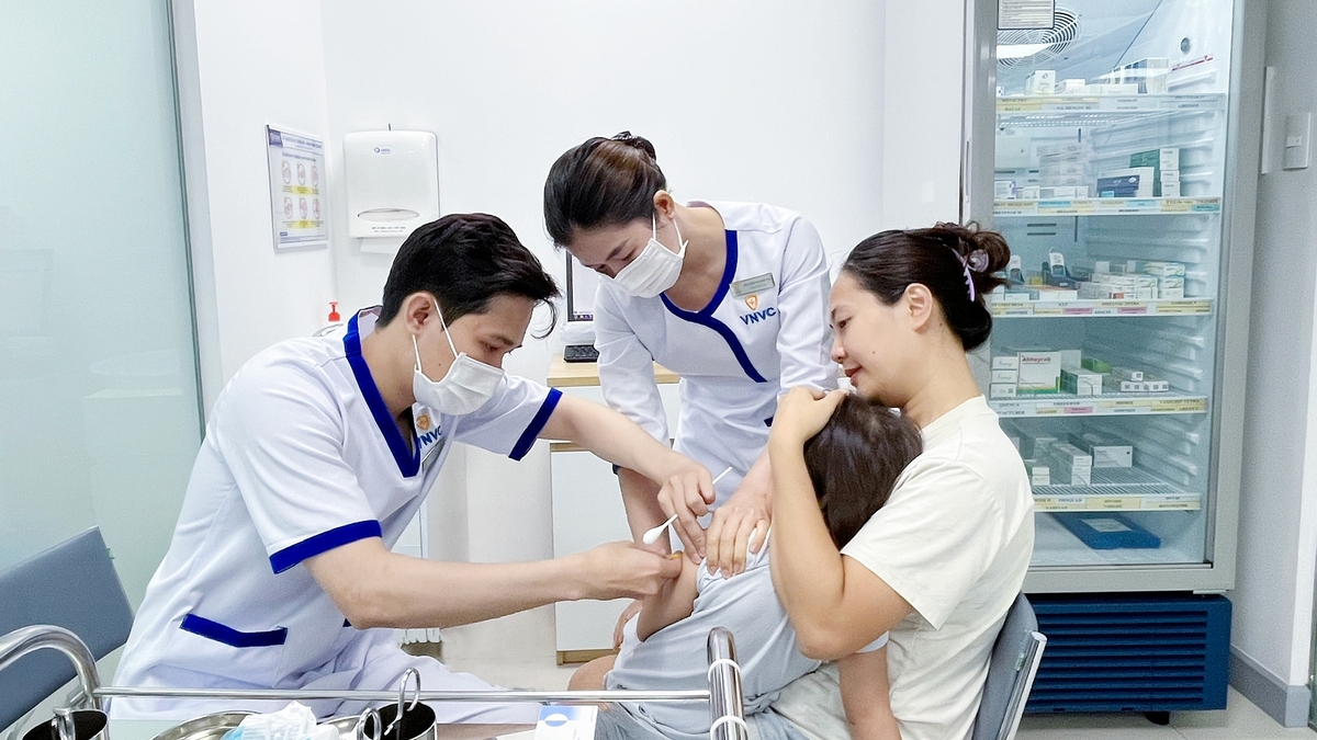 Trẻ học mầm non chỉ tiêm chủng miễn phí đã đủ chưa?