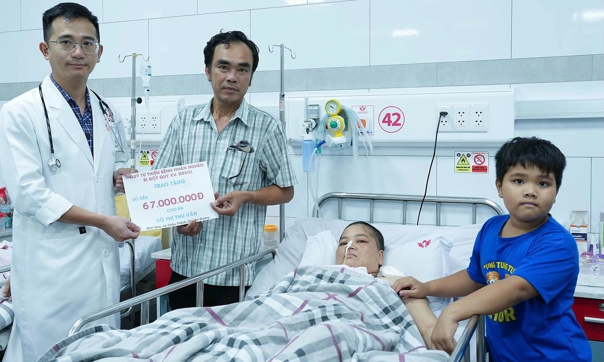 Cuộc chuyển viện trong đêm cứu người phụ nữ đột quỵ không đủ tiền mổ