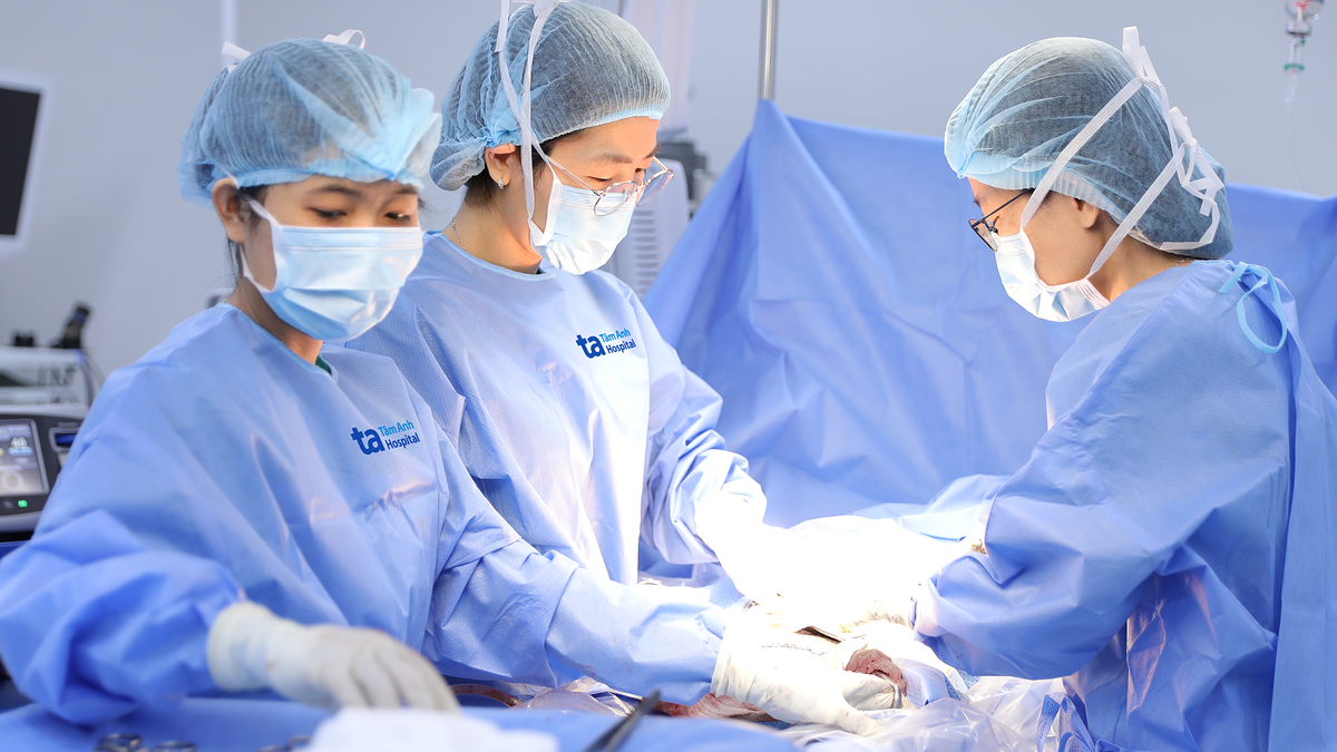 Thai nhi dị tật tim kèm hai bất thường gene