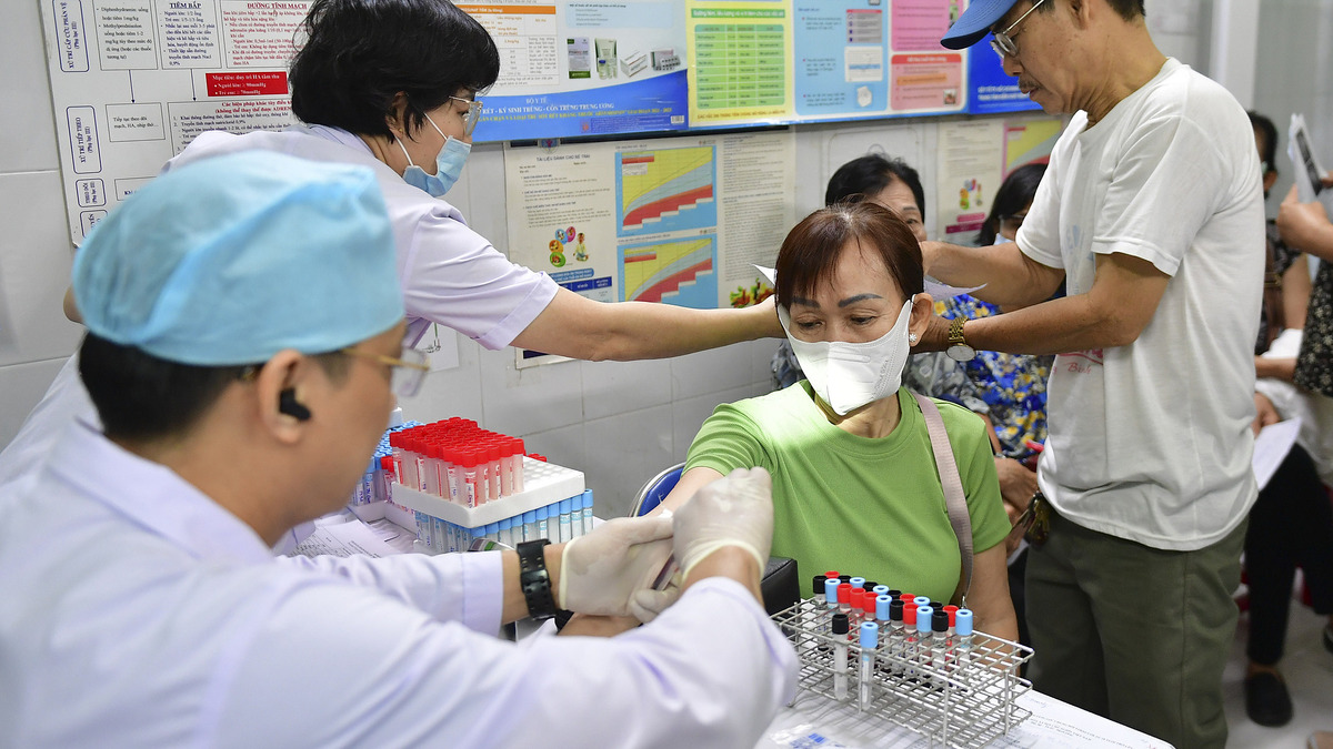 6 việc người từ 40 tuổi nên làm mỗi năm để tránh bẫy bệnh mạn tính