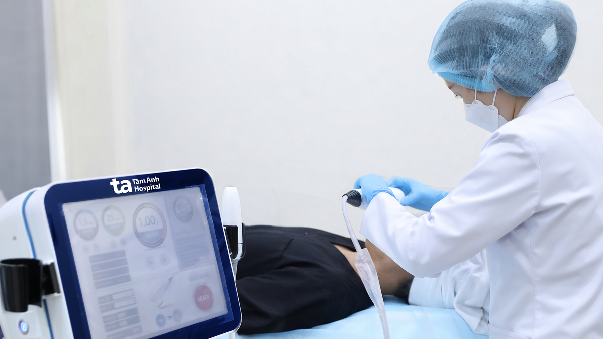 Xóa mỡ nọng cằm cho nam thanh niên