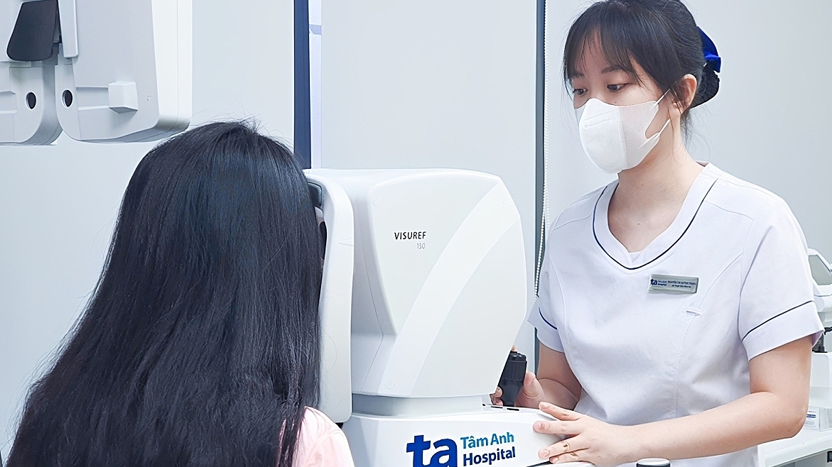 Xóa cận 10 độ cho người giác mạc mỏng