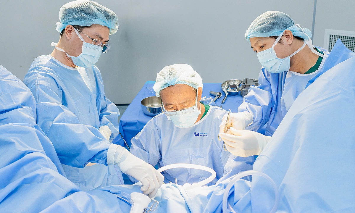 Áp xe do lông mọc ngược vào da
