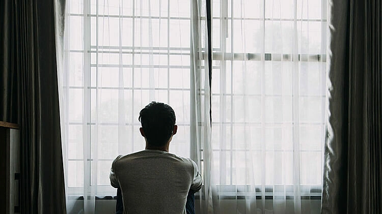 Bị "ra rìa" trong chính gia đình mình, nhiều đàn ông mắc bệnh tinh thần