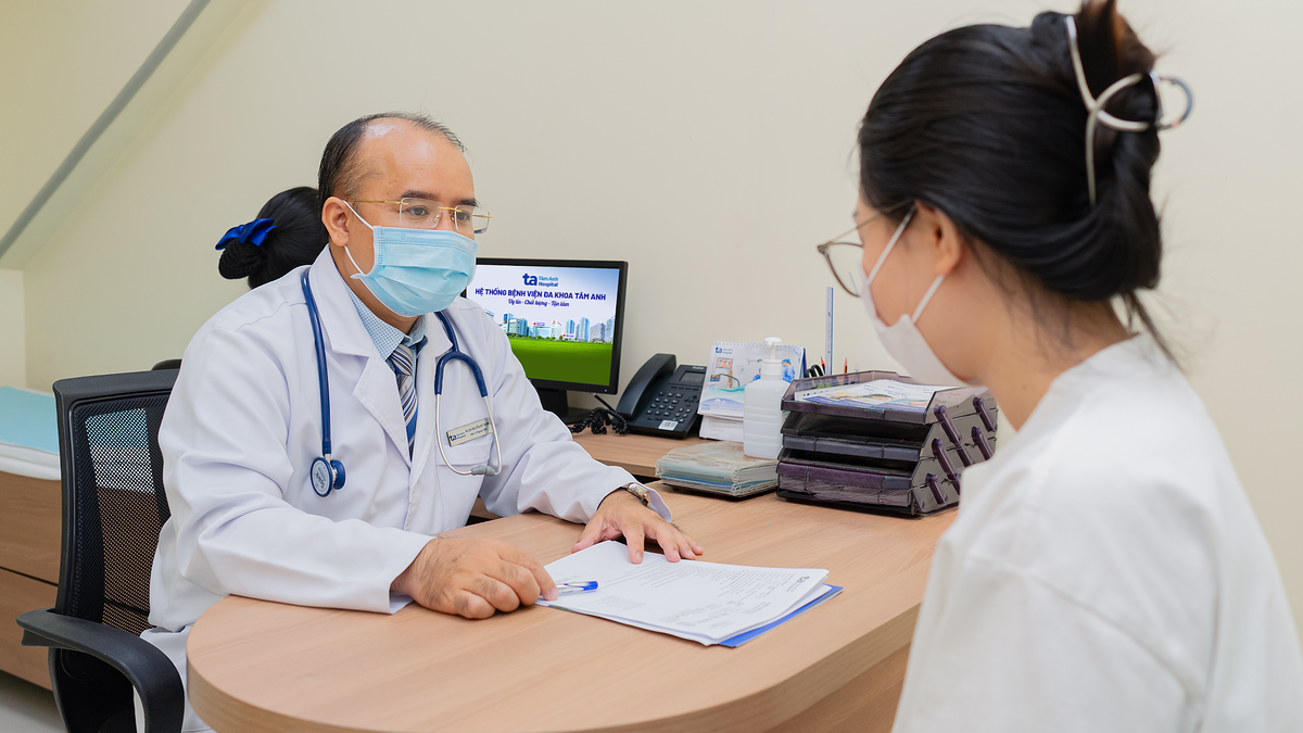4 dấu hiệu trẻ bị vẹo cột sống