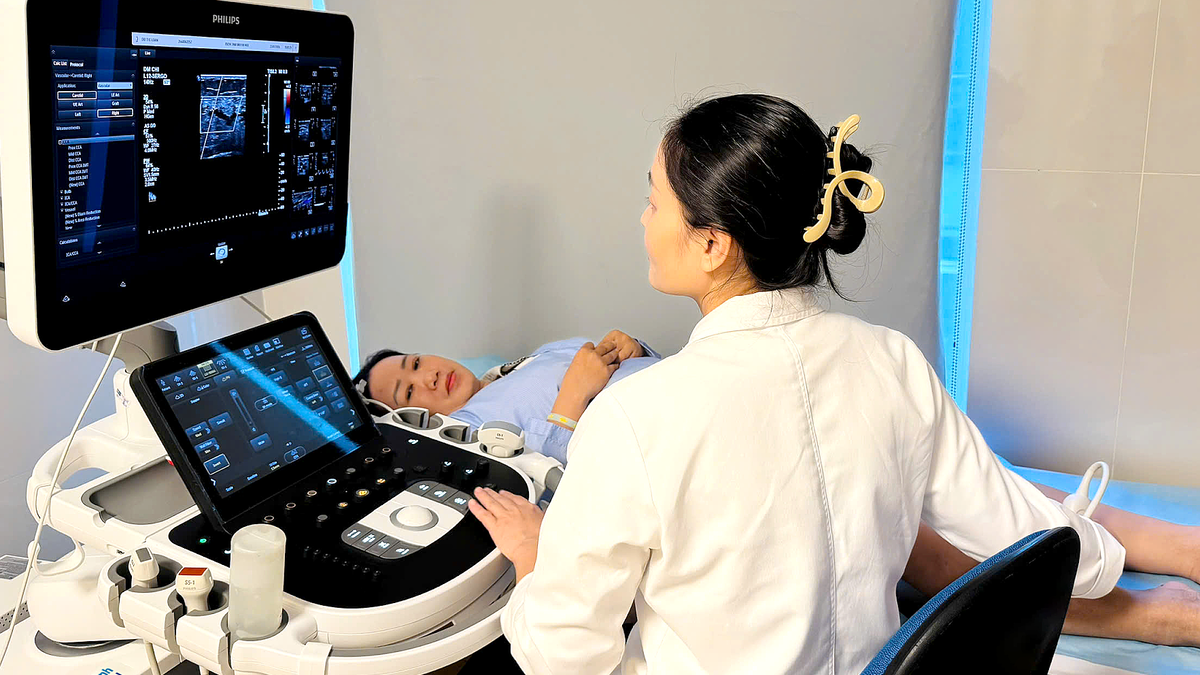 Can thiệp dị tật mạch máu chân người phụ nữ