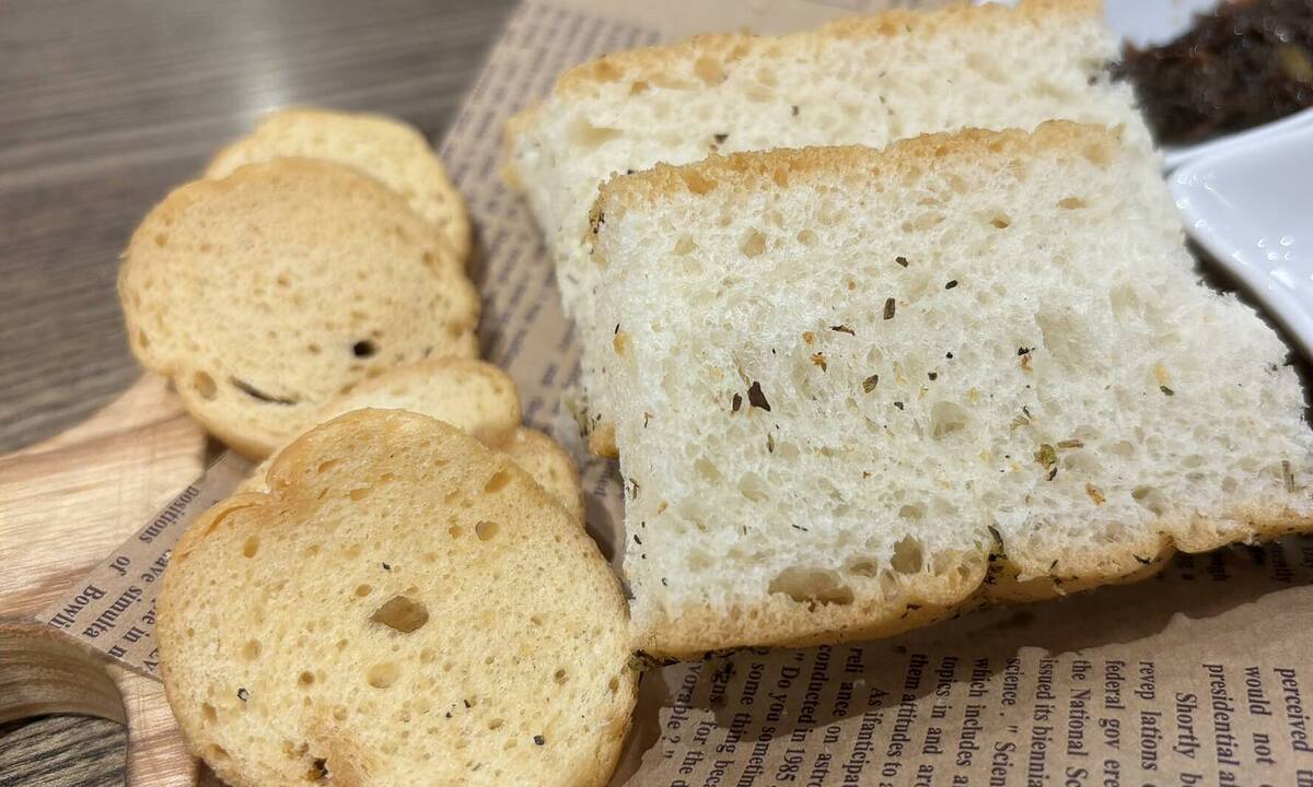Bánh mì nguyên cám hay bánh mì trắng tốt cho đường ruột hơn?