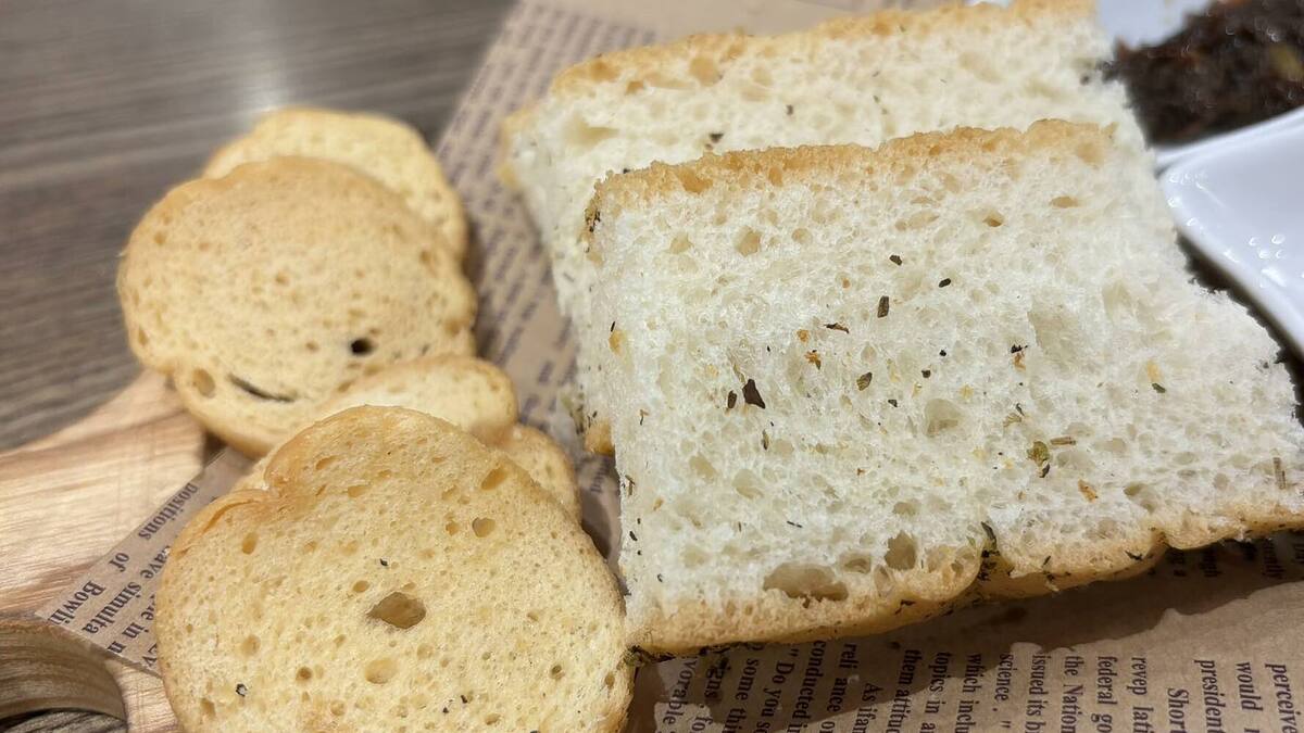Bánh mì nguyên cám hay bánh mì trắng tốt cho đường ruột hơn?
