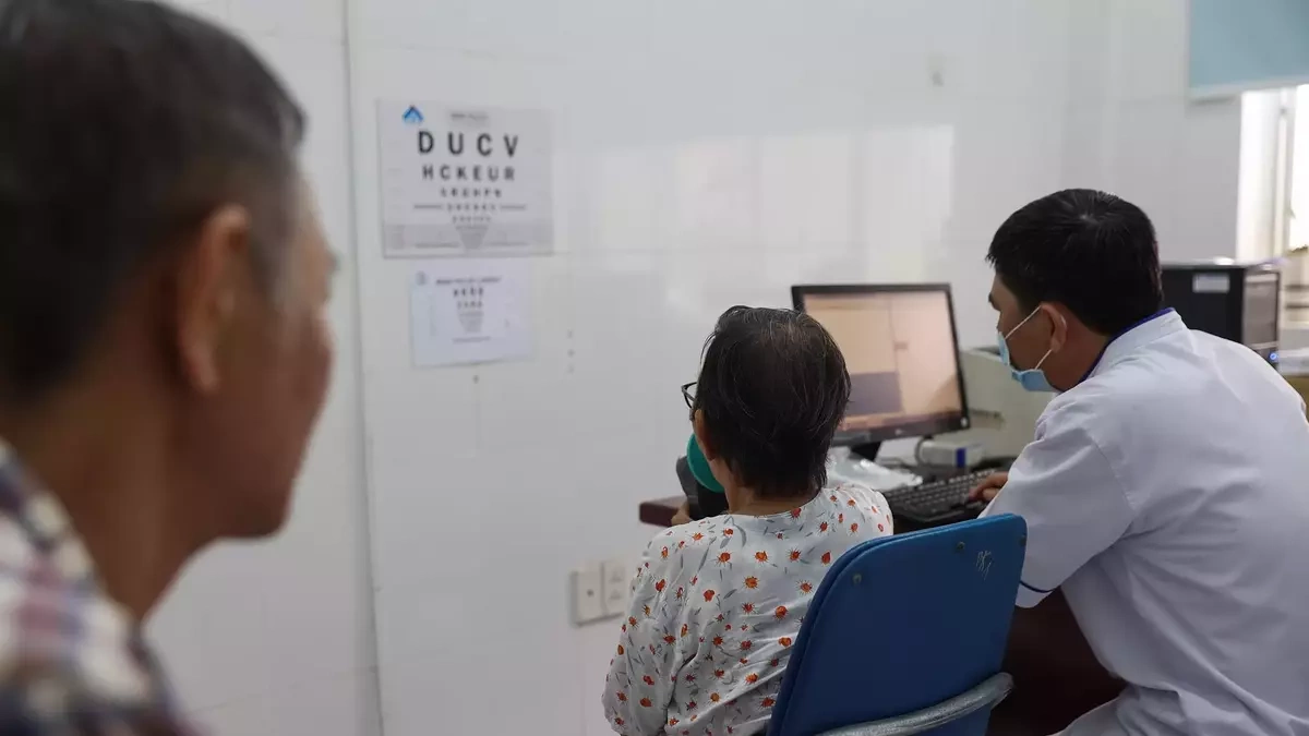 Kiệt sức bởi gồng gánh "trả nợ, nuôi con, chăm bố mẹ già"
