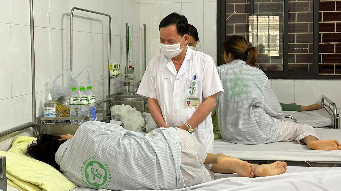 Nữ sinh rối loạn tâm thần bởi áp lực học tập