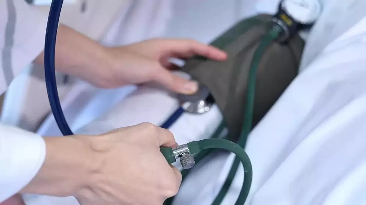 Vì sao huyết áp vẫn cao dù uống thuốc đều đặn?
