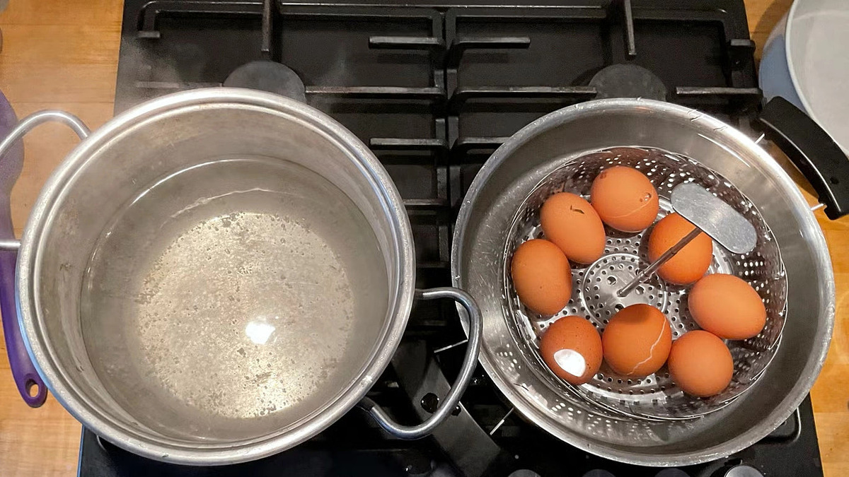 Bị mỡ máu cao ăn trứng được không?