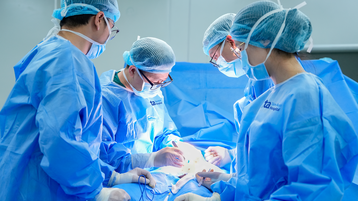 Sưng viêm vùng kín sau khi nhét 20 viên bi tăng khoái cảm
