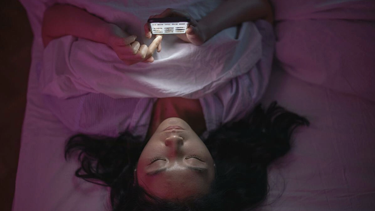 "Đốt" não từ thói quen lướt TikTok vài phút trước ngủ
