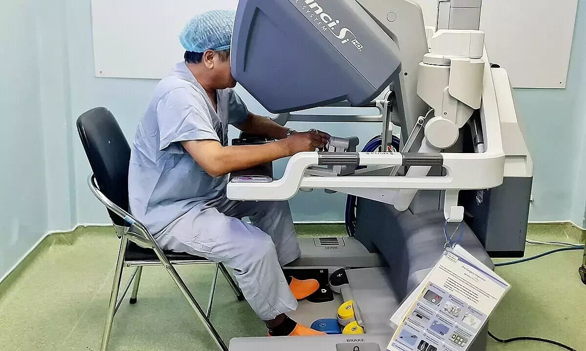 Bệnh viện Bình Dân lập kỷ lục hơn 4.200 ca mổ bằng robot