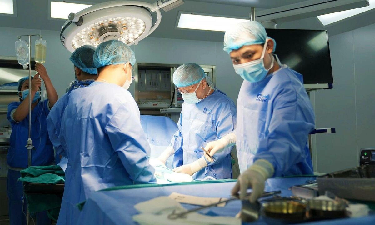 Vỡ nang buồng trứng gây tràn máu ổ bụng