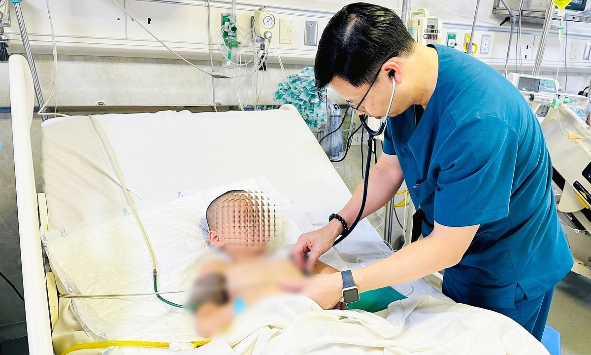 Cứu bé trai 6 tuổi bị cọc sắt đâm xuyên vùng bụng