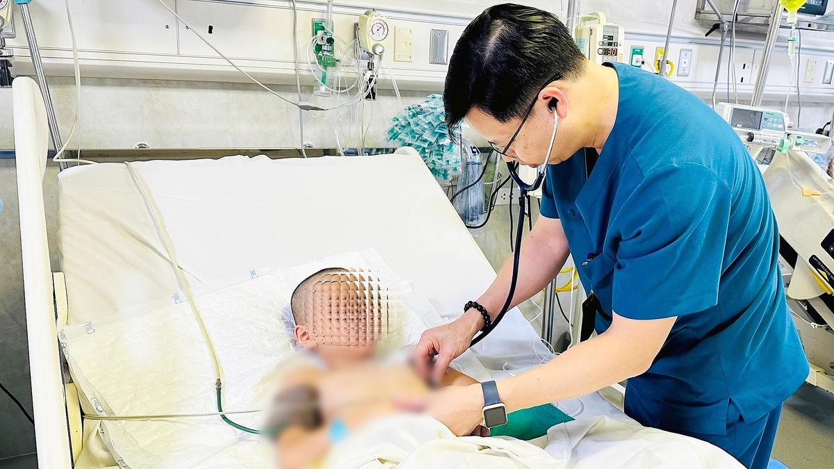 Cứu bé trai 6 tuổi bị cọc sắt đâm xuyên vùng bụng
