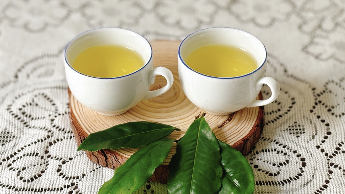 Cách uống trà xanh hỗ trợ kiểm soát huyết áp cao